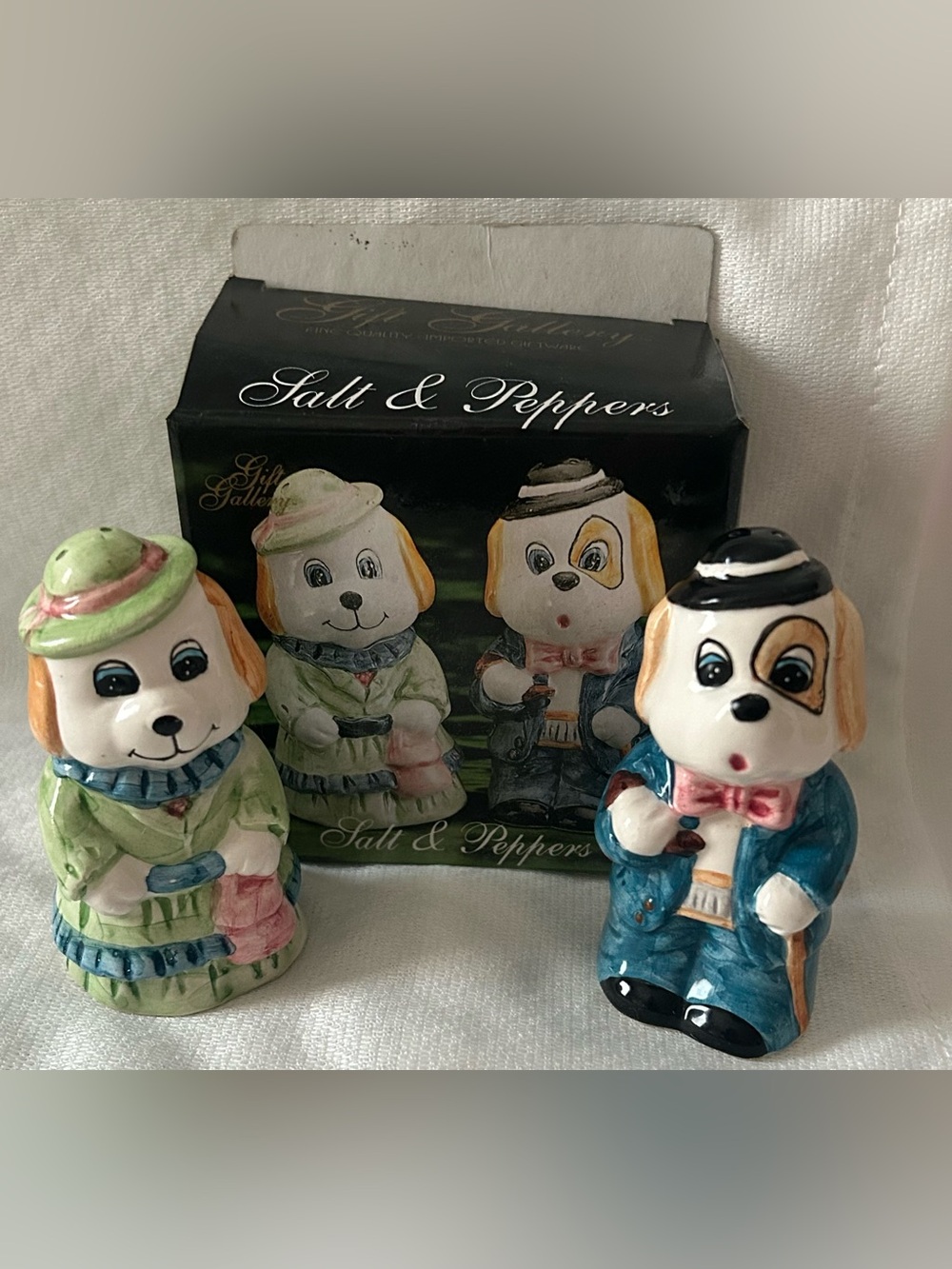 Vintage Gift Gallery Mr. And Mrs. Dog Salt and Pepper Shaker Set